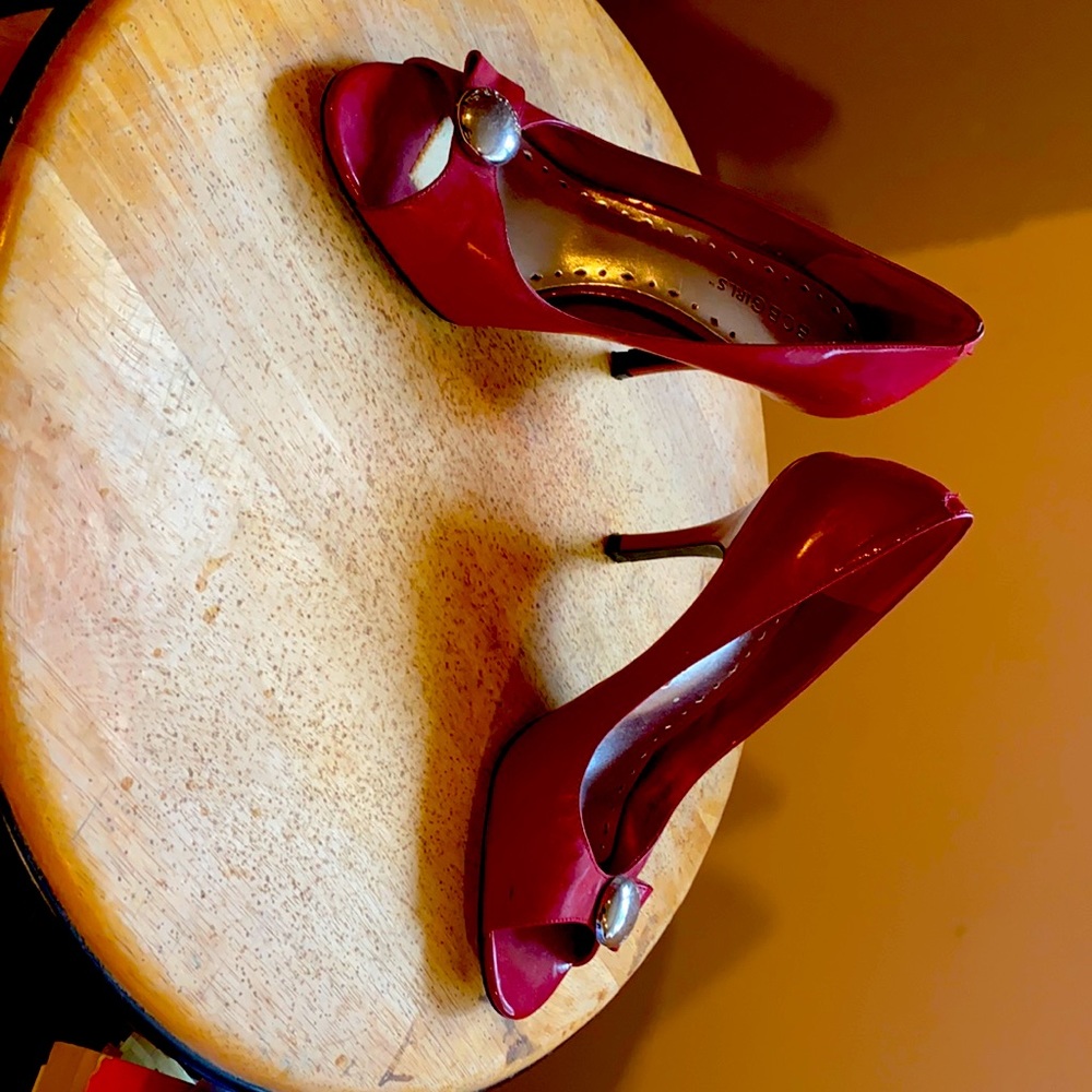 Button decorated sandals